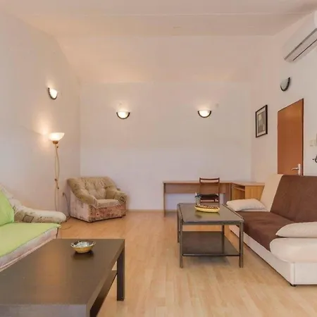 Apartment Fuer 5 Personen Ca 80 Qm In Valbandon, Istrien Istrische Riviera *