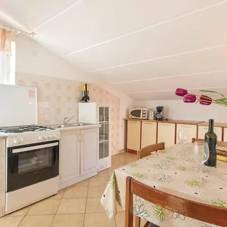Apartment Fuer 5 Personen Ca 80 Qm In Valbandon, Istrien Istrische Riviera *